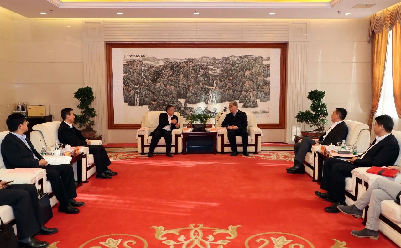 雷凡培會(huì)見(jiàn)中國(guó)船級(jí)社黨委副書記、總裁莫鑒輝一行
